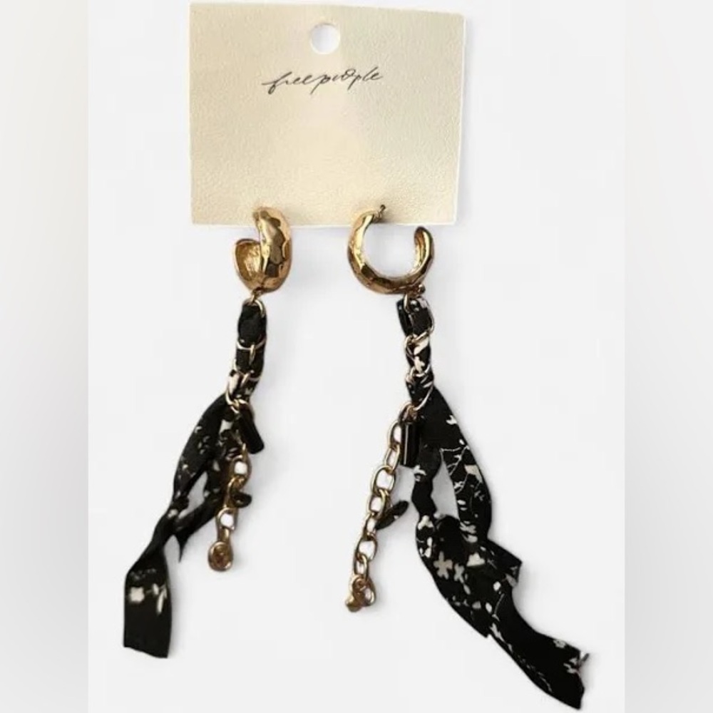 Free People X Ariana Ost Mae Scarf Dangle Earrings Black NWT MSRP $38 - Picture 2 of 2